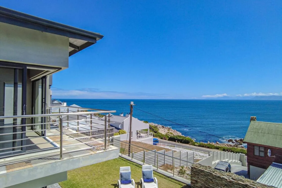 72 on Vyfer Villa, De Kelders | Whale Watching, Pool