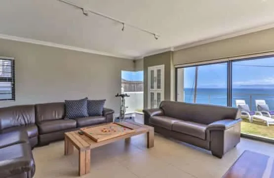 72 on Vyfer Villa, De Kelders | Whale Watching, Pool