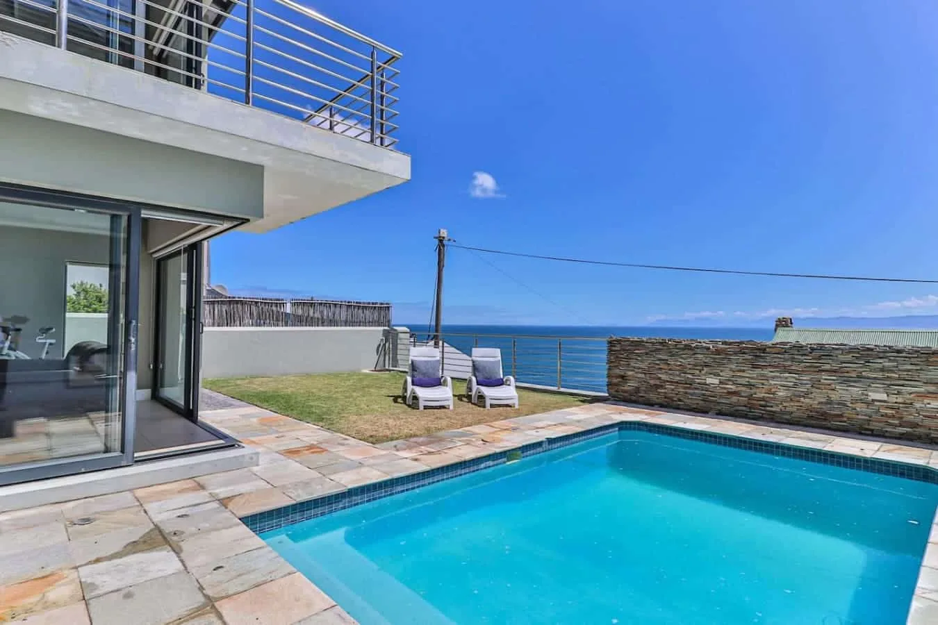 72 on Vyfer Villa, De Kelders | Whale Watching, Pool