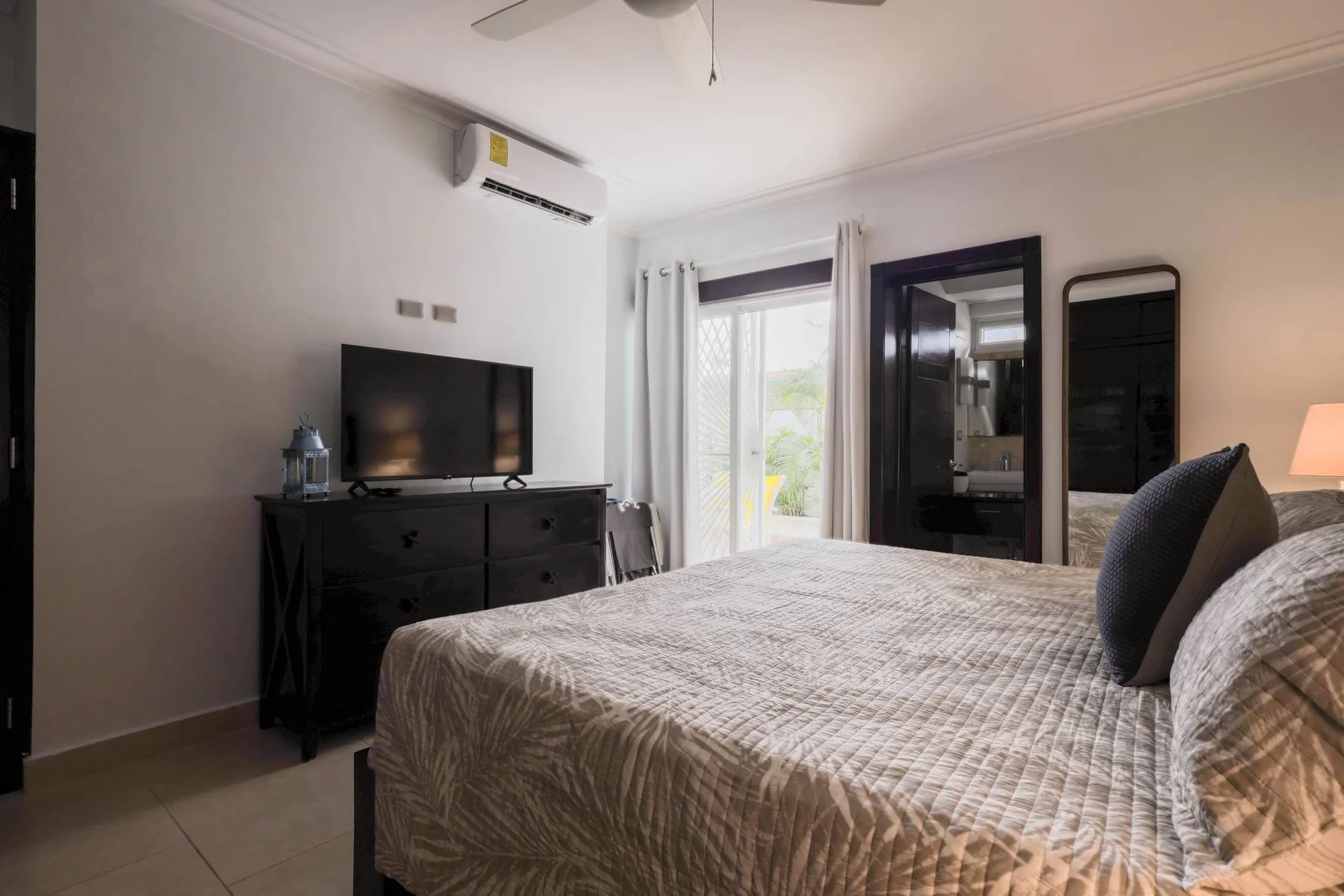 Costa Hermosa F101_200Mbps_Pool_BBQ_Walk to the Beach
