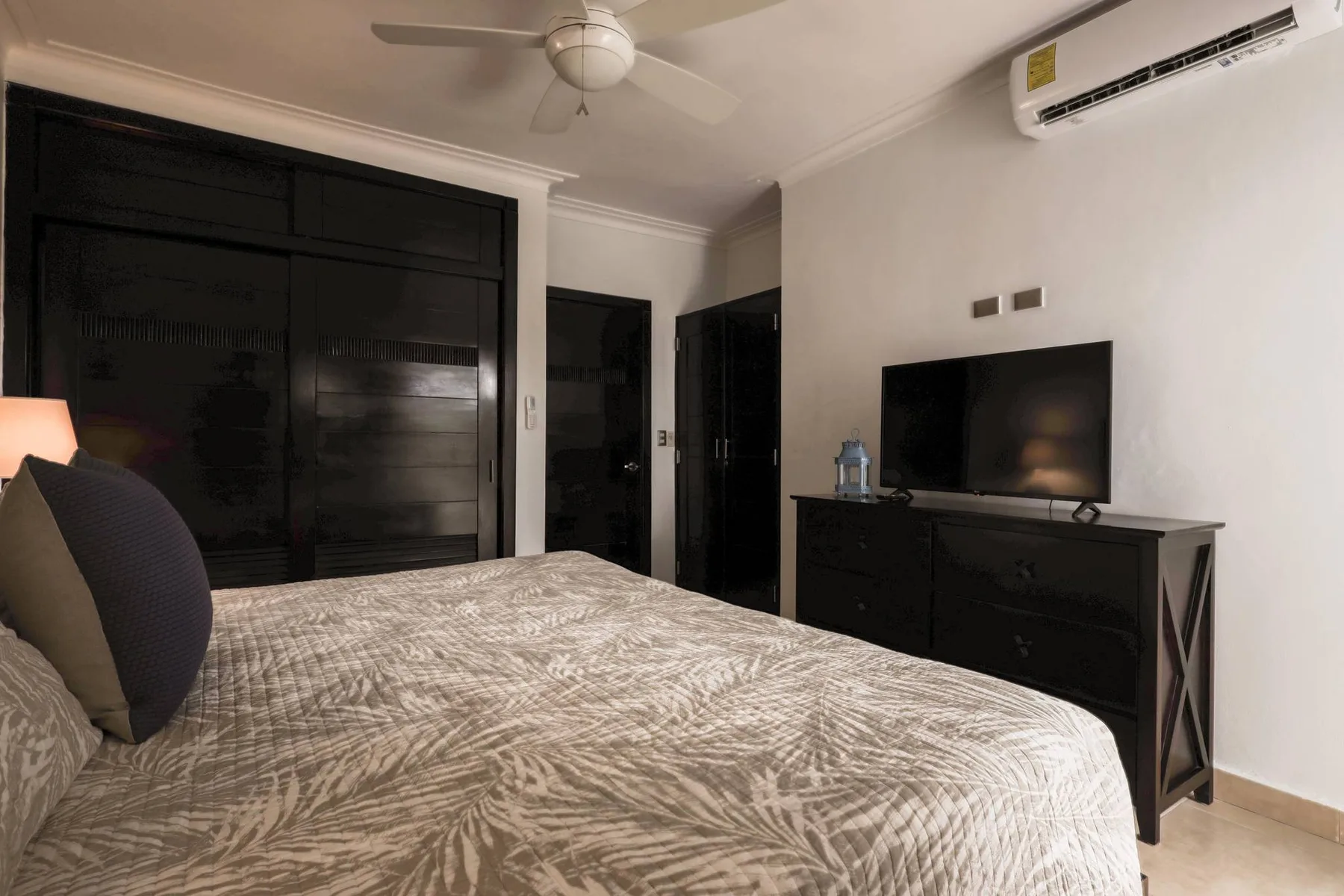 Costa Hermosa F101_200Mbps_Pool_BBQ_Walk to the Beach