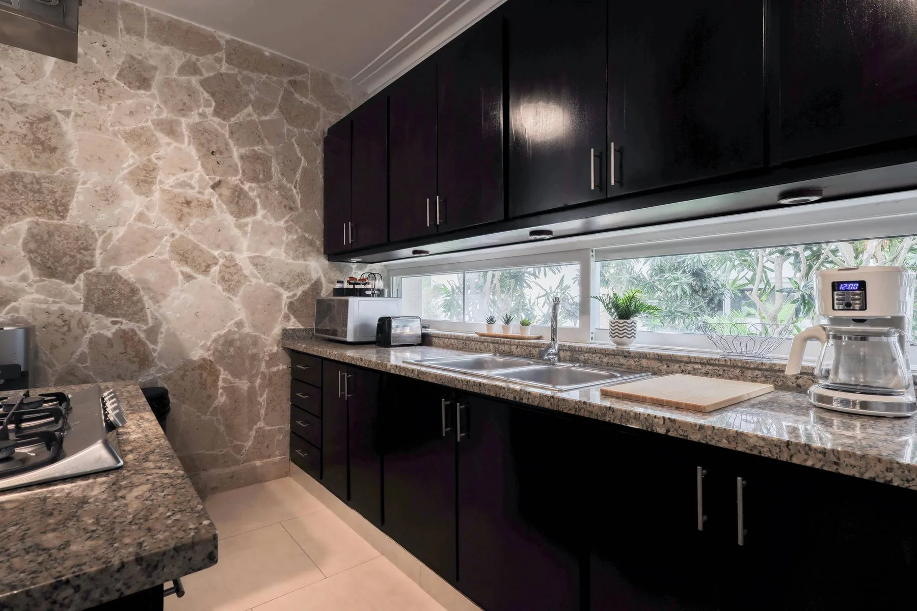 Costa Hermosa F101_200Mbps_Pool_BBQ_Walk to the Beach