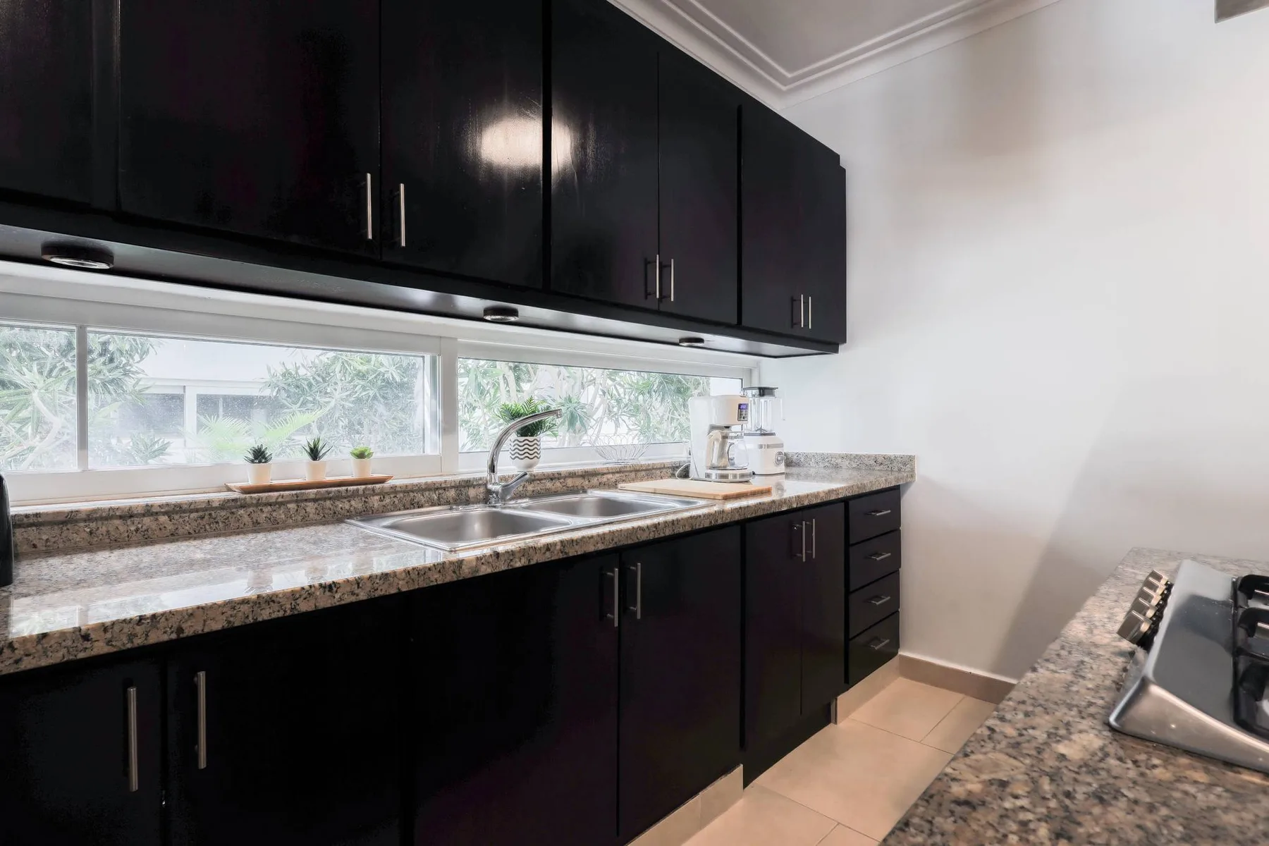 Costa Hermosa F101_200Mbps_Pool_BBQ_Walk to the Beach
