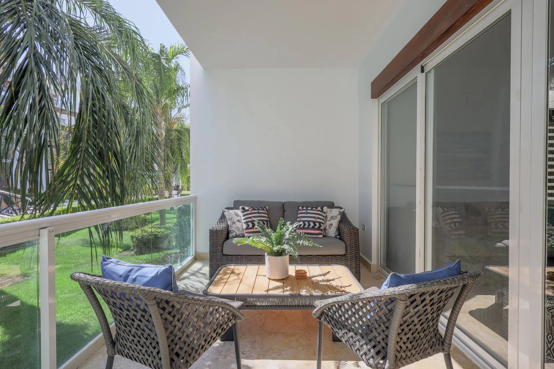 Costa Hermosa F101_200Mbps_Pool_BBQ_Walk to the Beach