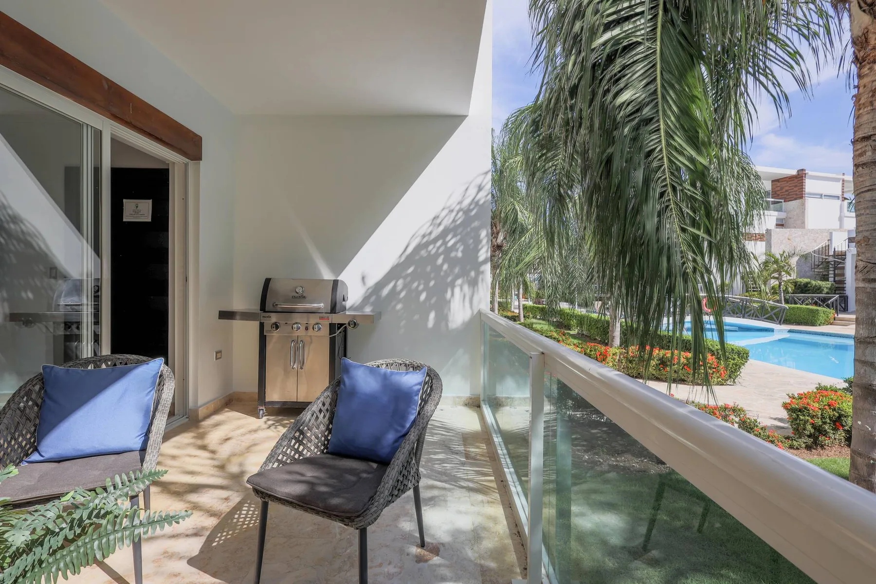 Costa Hermosa F101LO_200Mbps_Pool_BBQ_Walk to the Beach