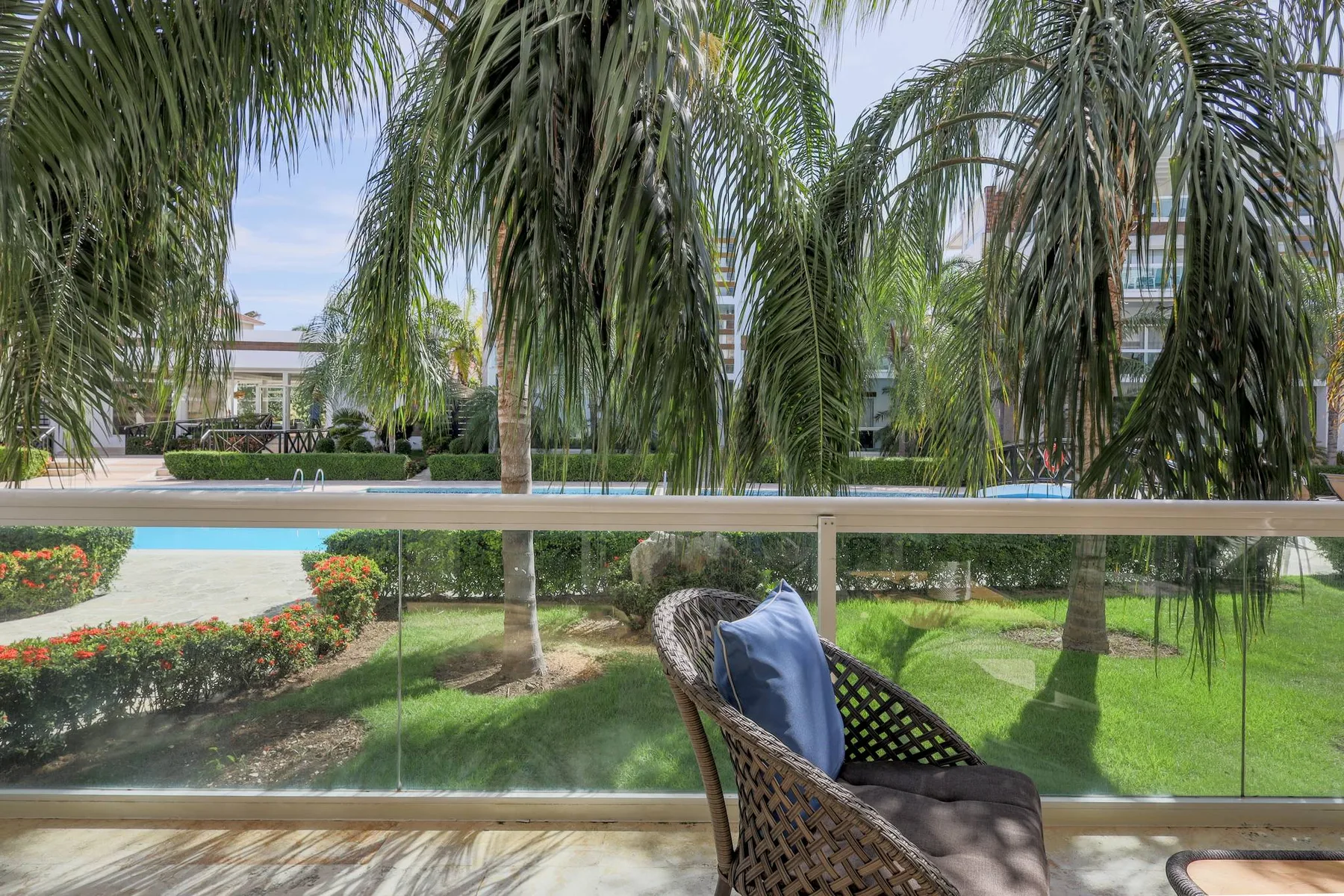 Costa Hermosa F101LO_200Mbps_Pool_BBQ_Walk to the Beach