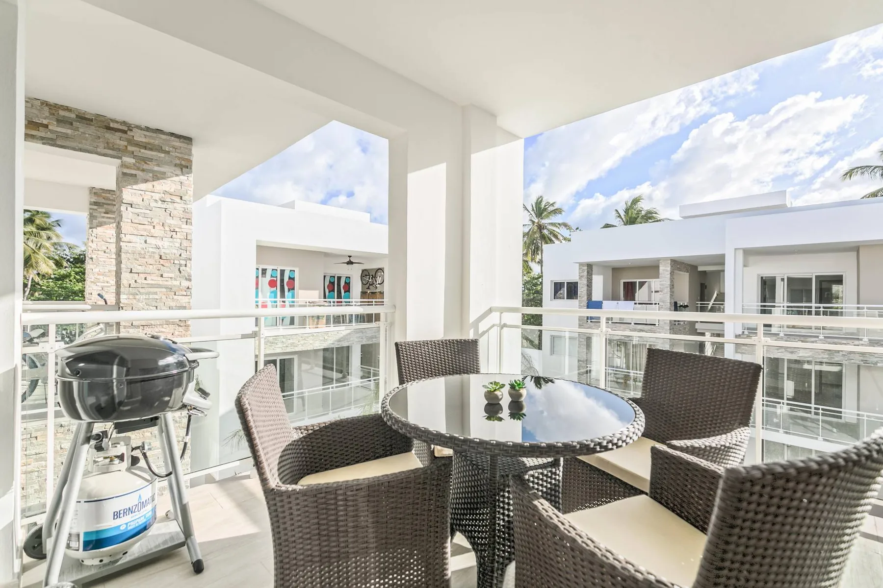 Paseo Del Mar B3ALO_200Mbps_Pool_Walk to Beach & Dining!