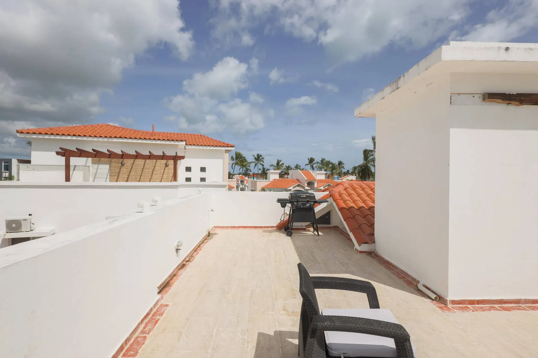 Corte Sea D302LO_200Mbps_Private RoofDeck_Walk2Beach