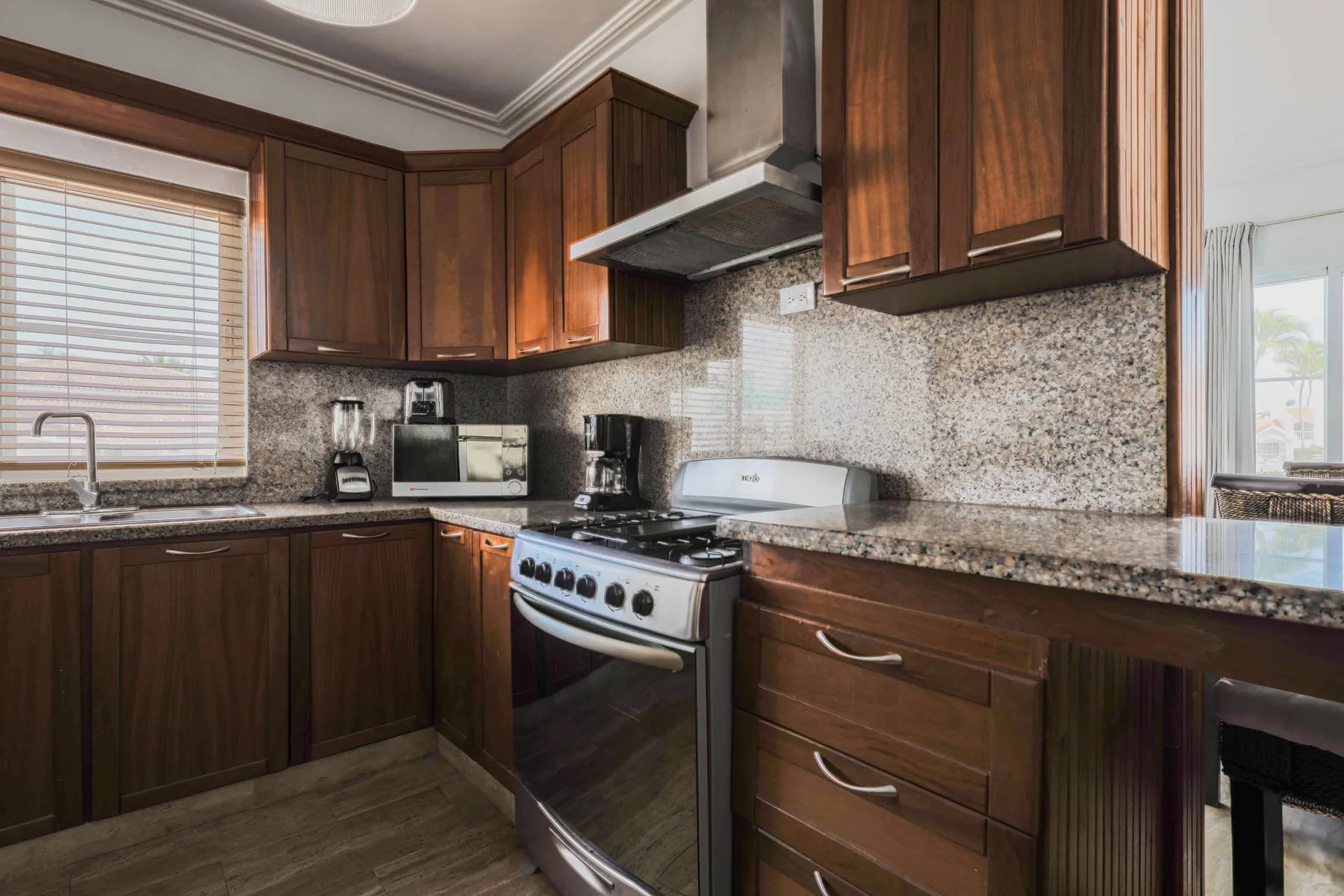 Corte Sea D302LO_200Mbps_Private RoofDeck_Walk2Beach