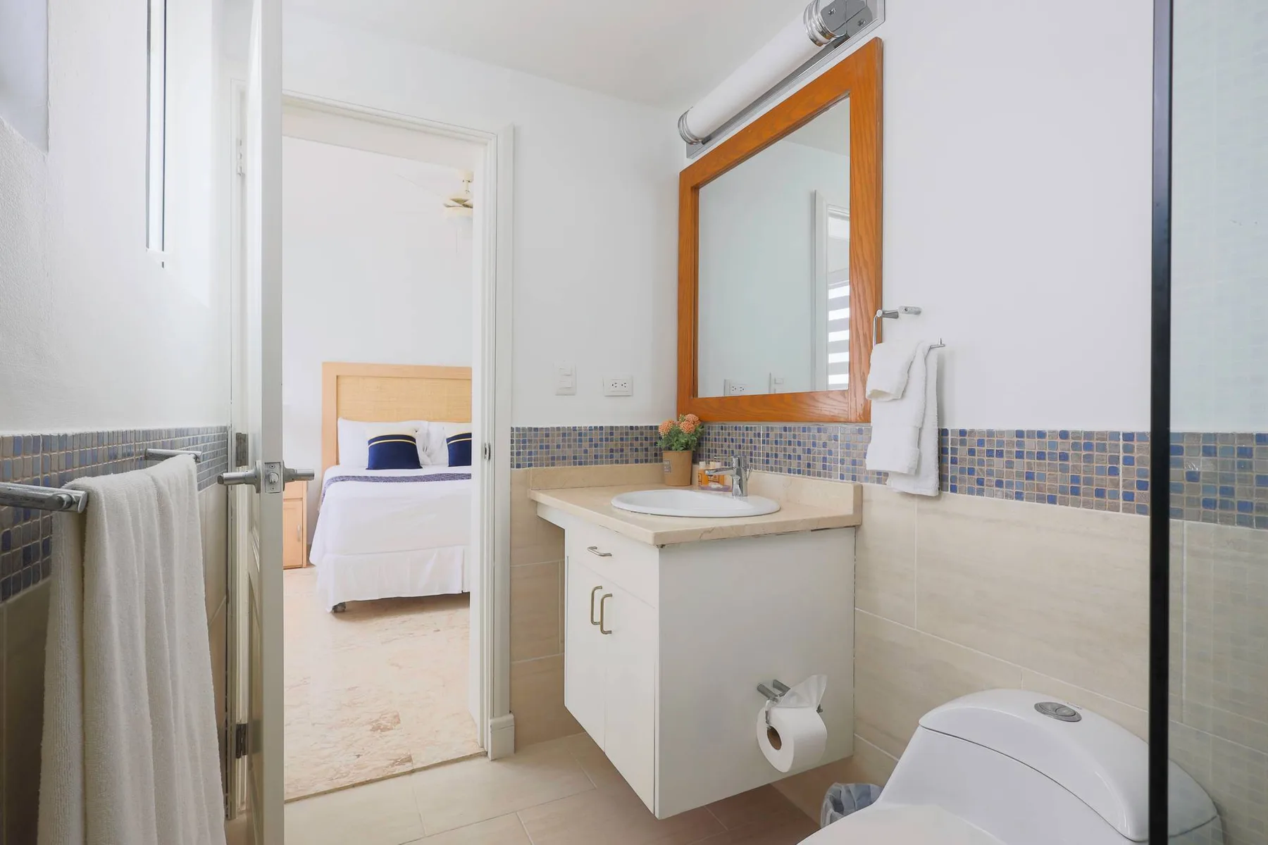 Playa Turquesa I201 – 200 Mbps, Private Beach Access, BBQ