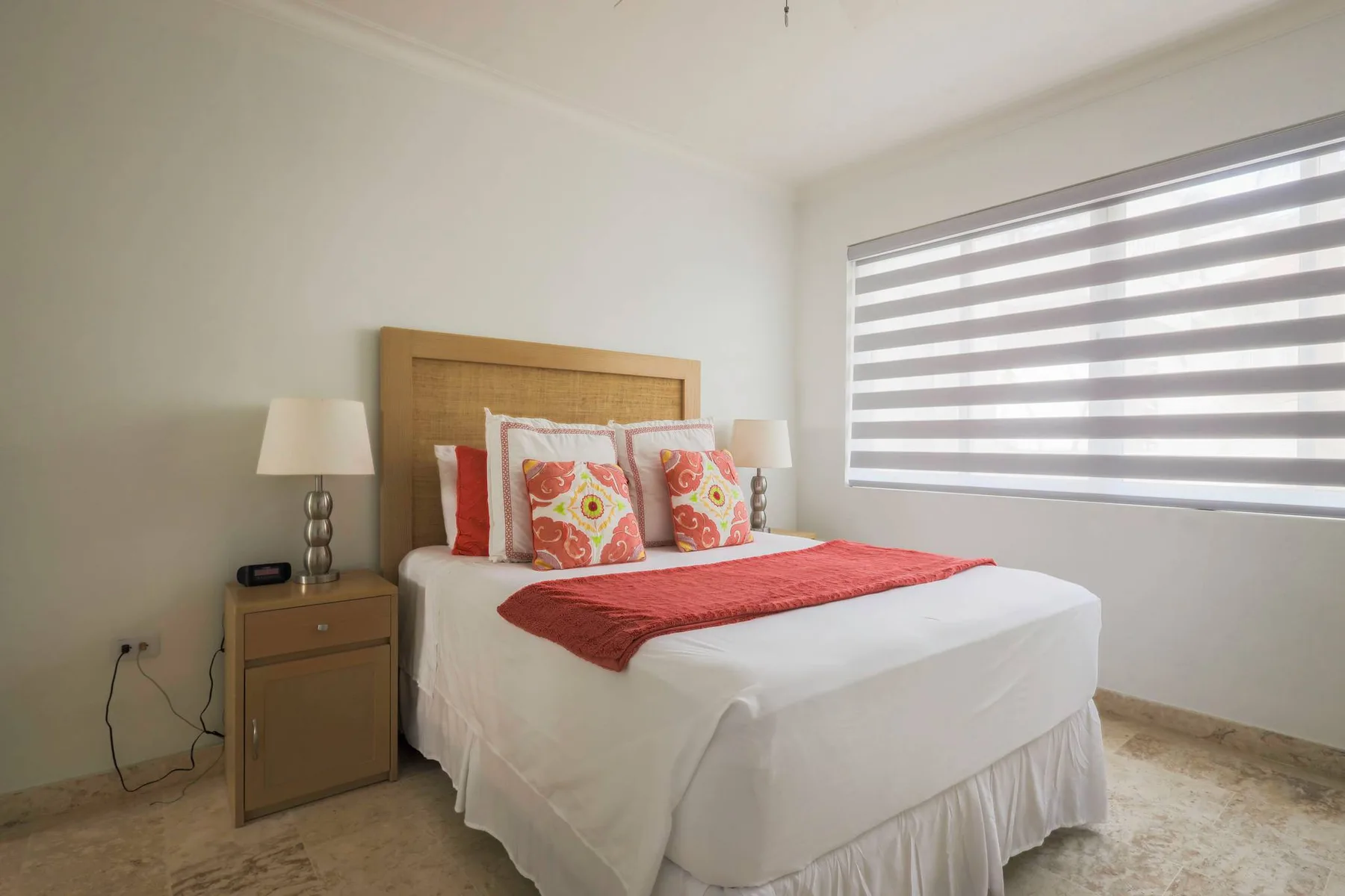 Playa Turquesa I201 – 200 Mbps, Private Beach Access, BBQ