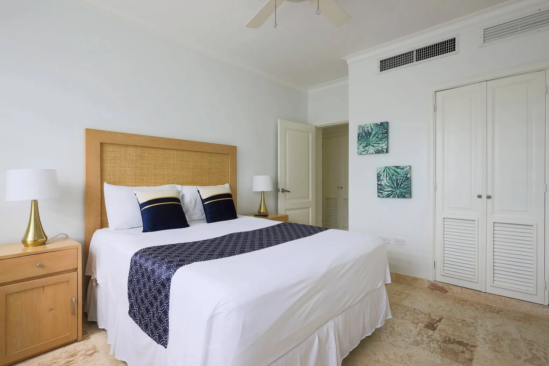 Playa Turquesa I201 – 200 Mbps, Private Beach Access, BBQ