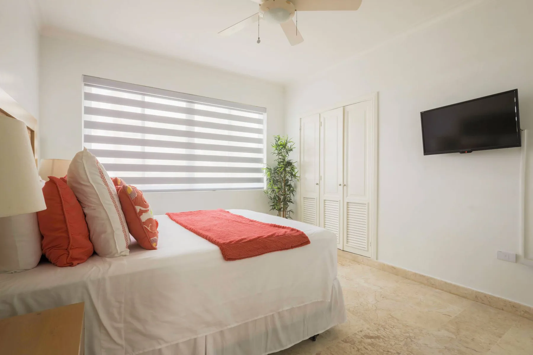 Playa Turquesa I201 – 200 Mbps, Private Beach Access, BBQ