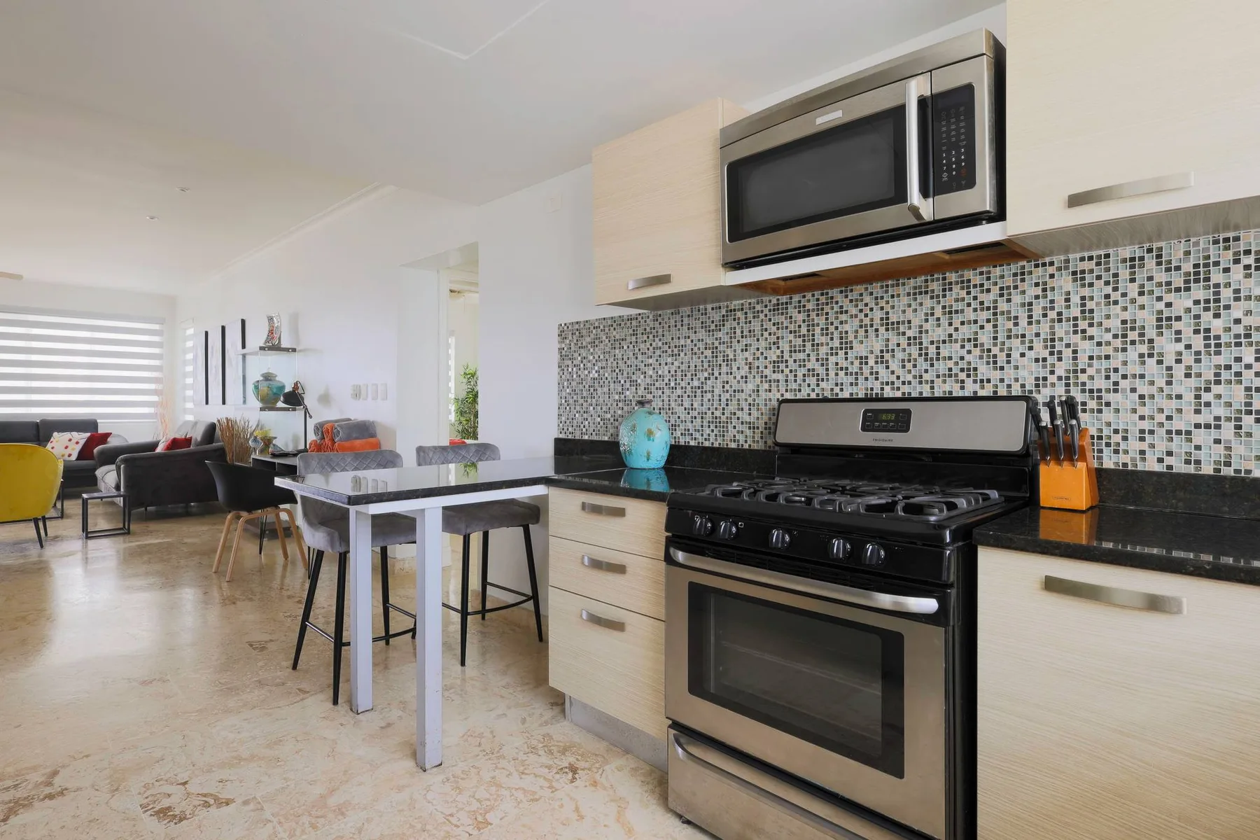 Playa Turquesa I201 – 200 Mbps, Private Beach Access, BBQ