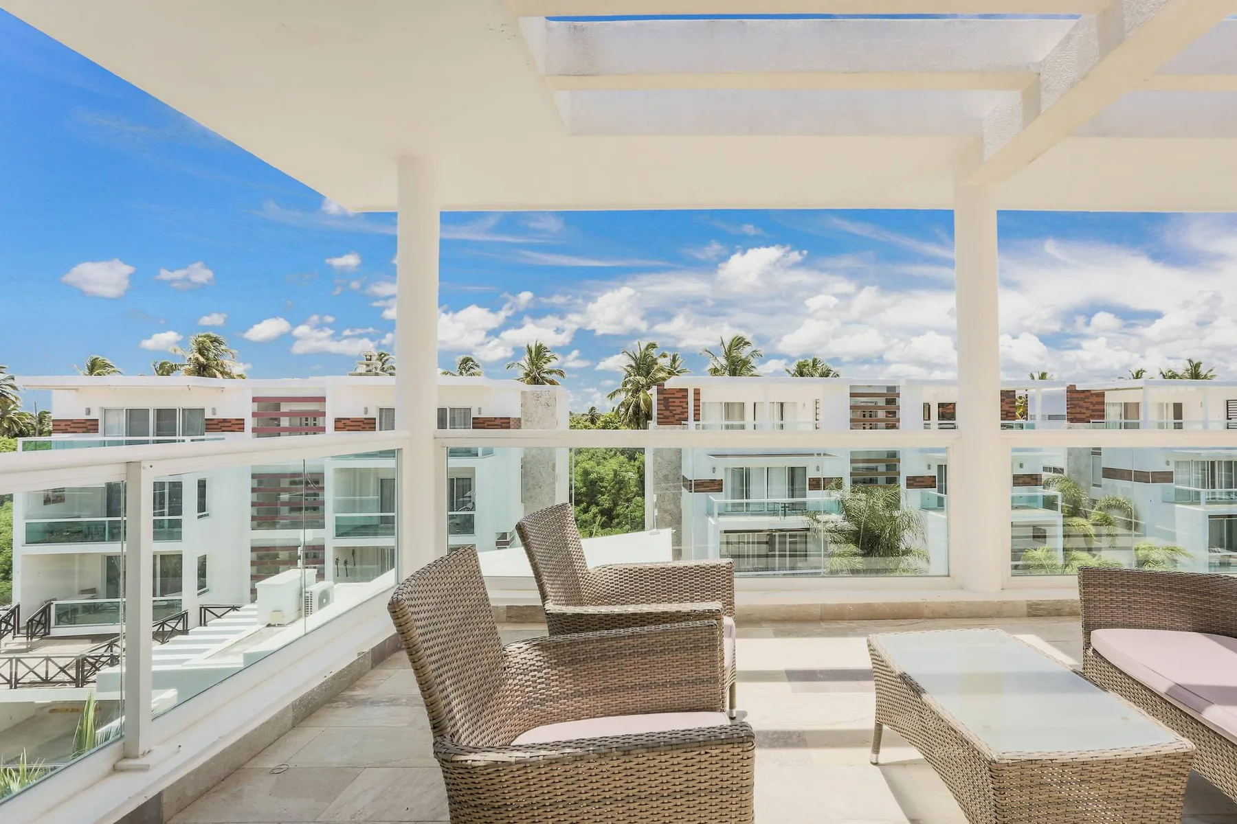 Costa Hermosa C302_200Mbps_Pool_BBQ_Walk to the Beach