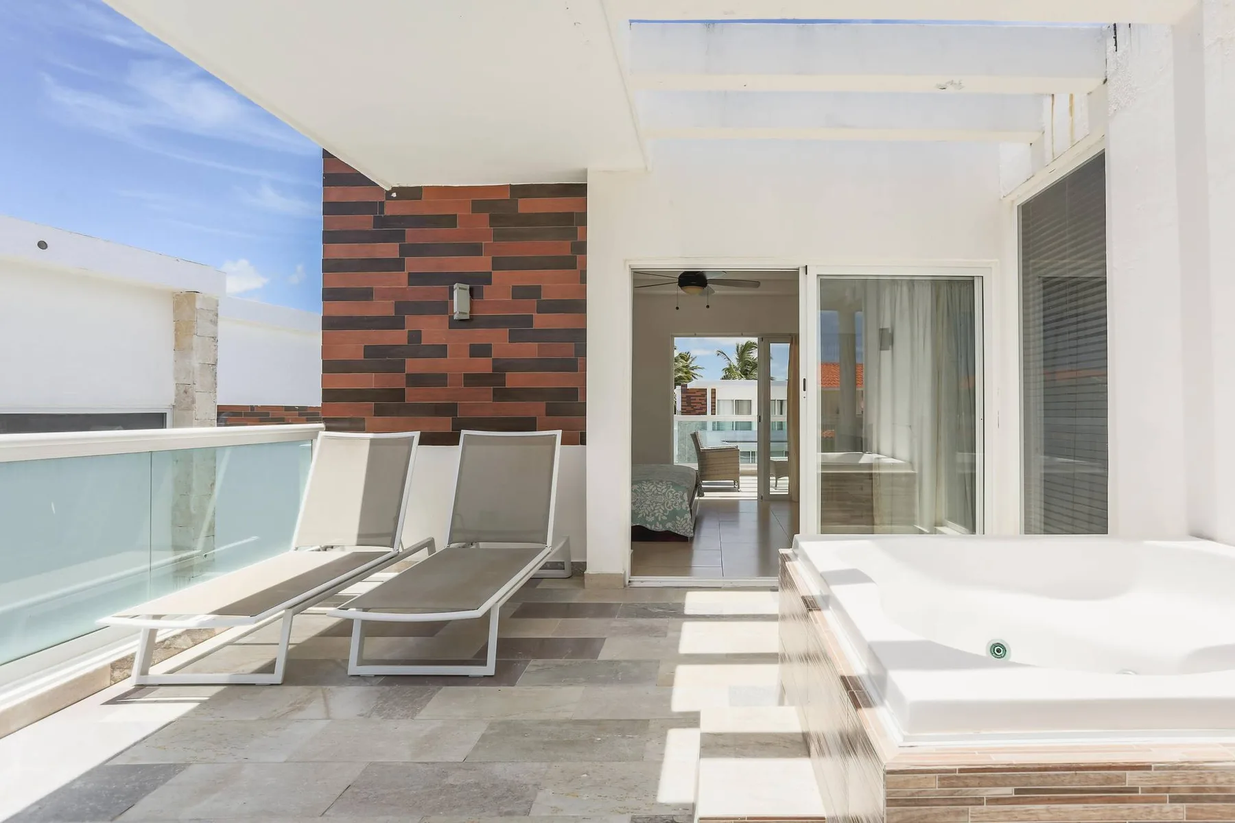 Costa Hermosa C302_200Mbps_Pool_BBQ_Walk to the Beach