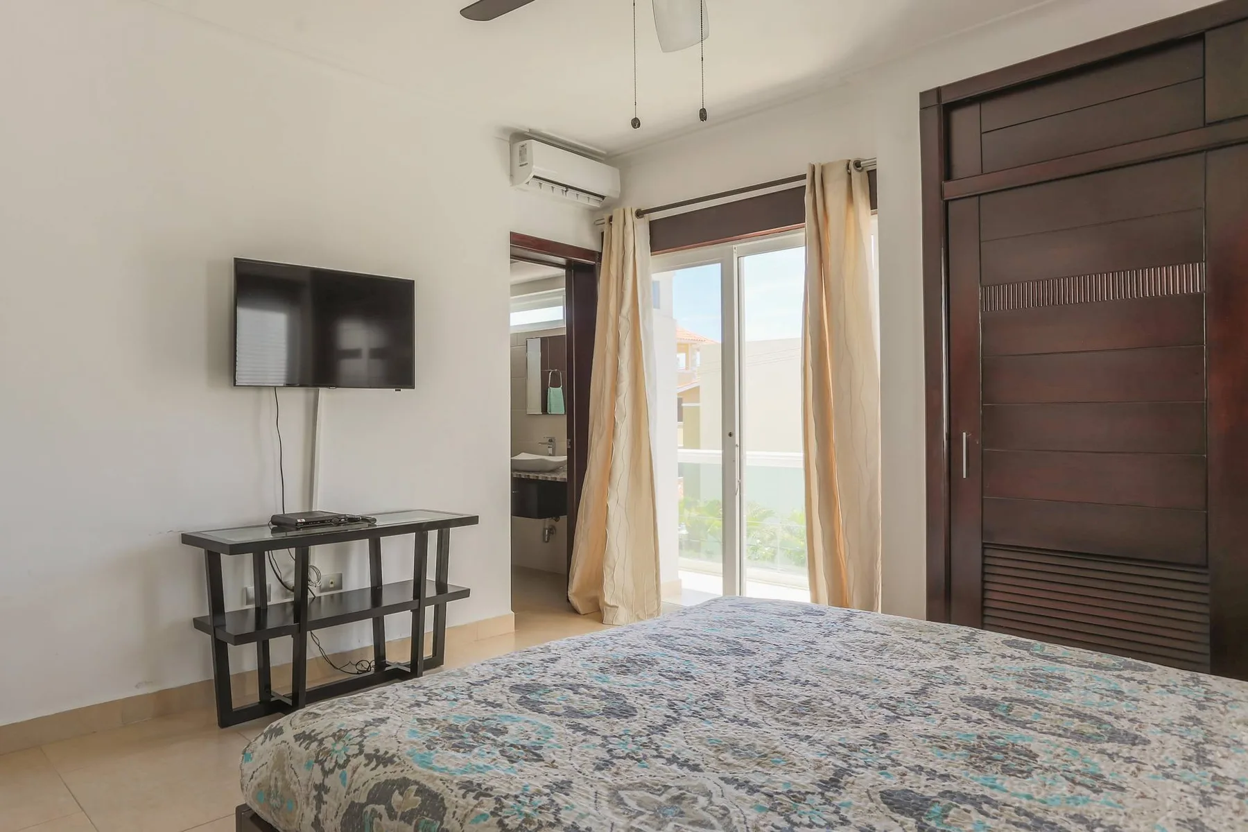 Costa Hermosa C302_200Mbps_Pool_BBQ_Walk to the Beach