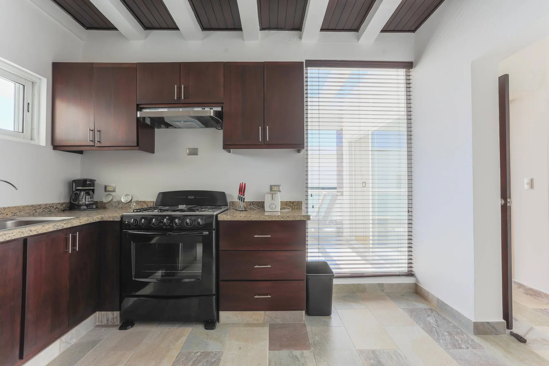 Costa Hermosa C302_200Mbps_Pool_BBQ_Walk to the Beach