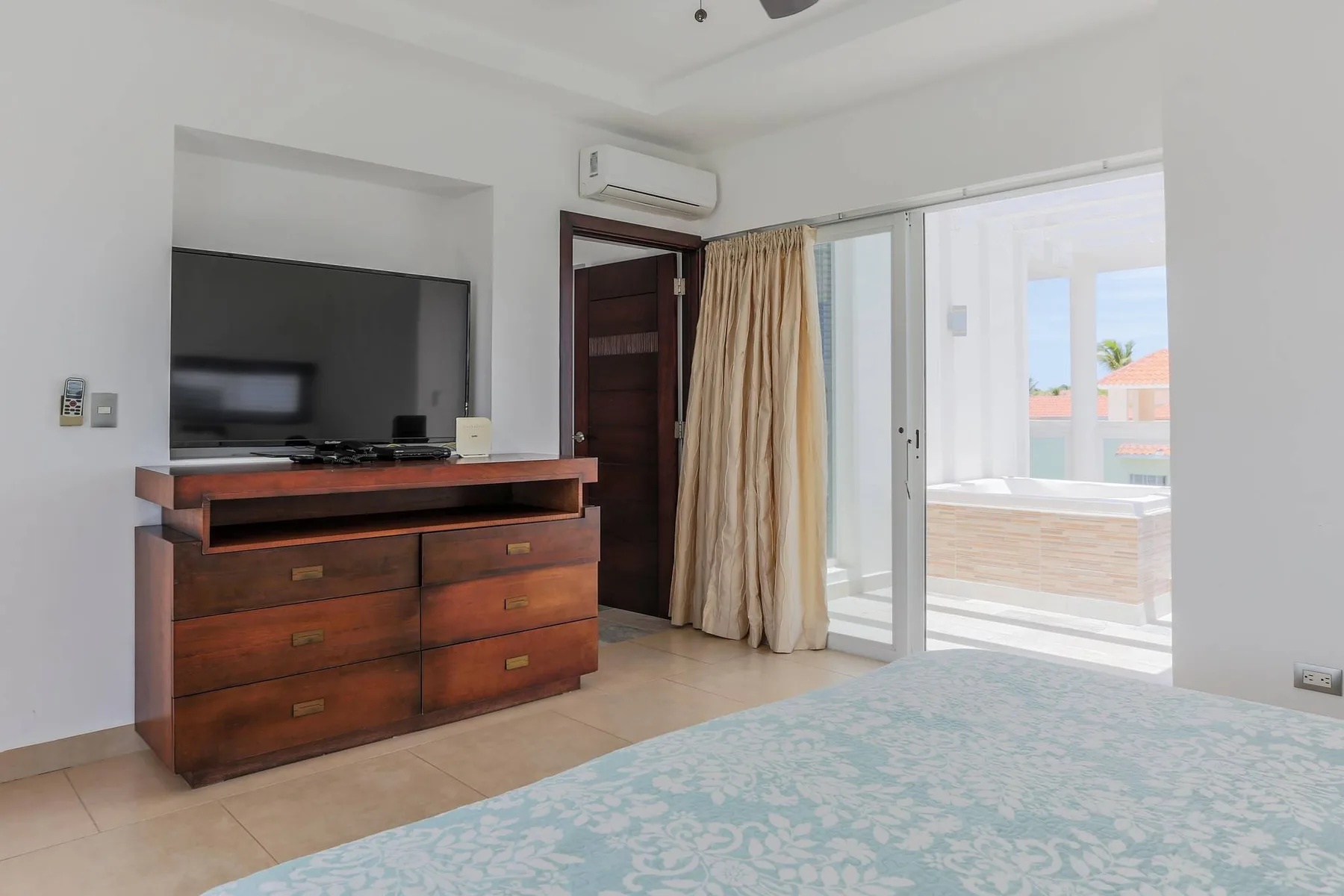 Costa Hermosa C302_200Mbps_Pool_BBQ_Walk to the Beach