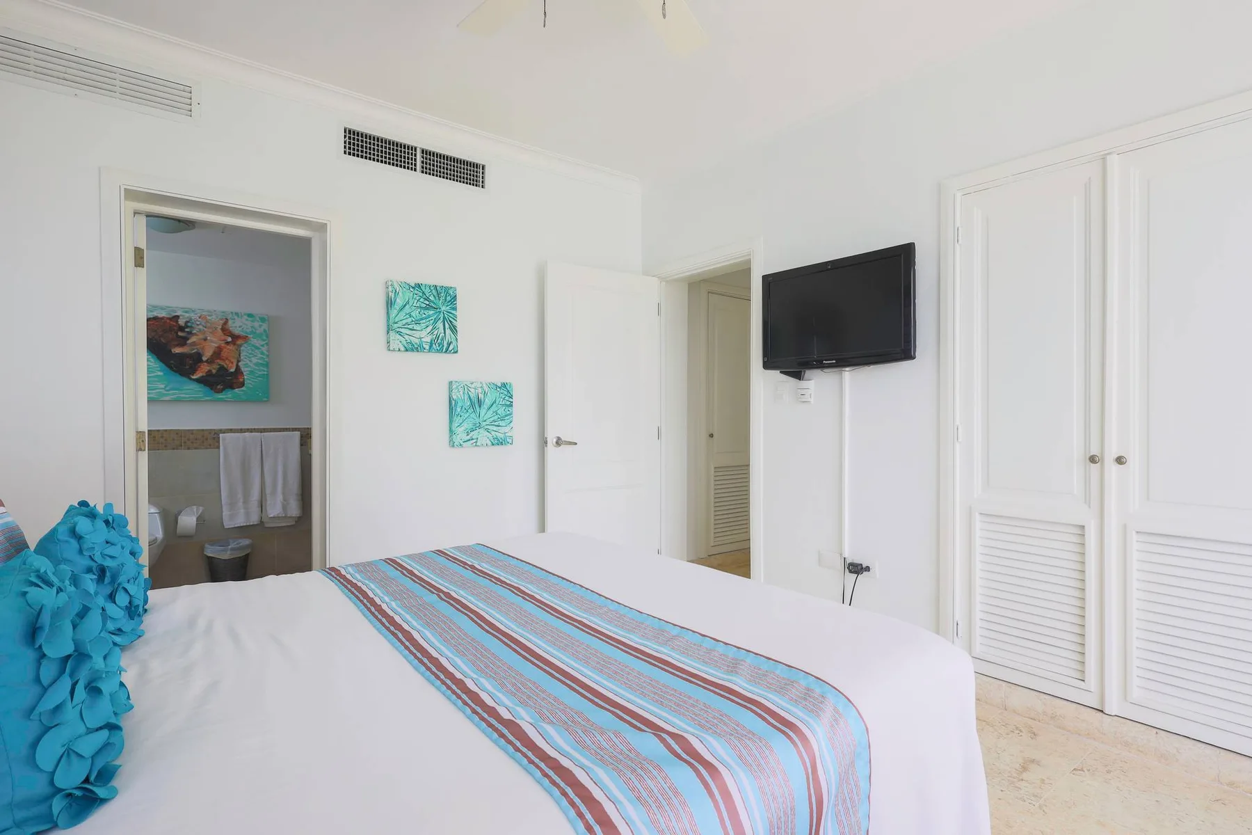 Playa Turquesa I201 LO_200 Mbps_Private Beach Access_BBQ