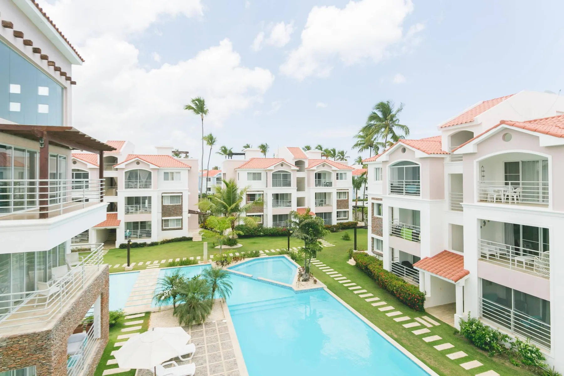 Corte Sea D302_200Mbps_Private RoofDeck_Walk2Beach