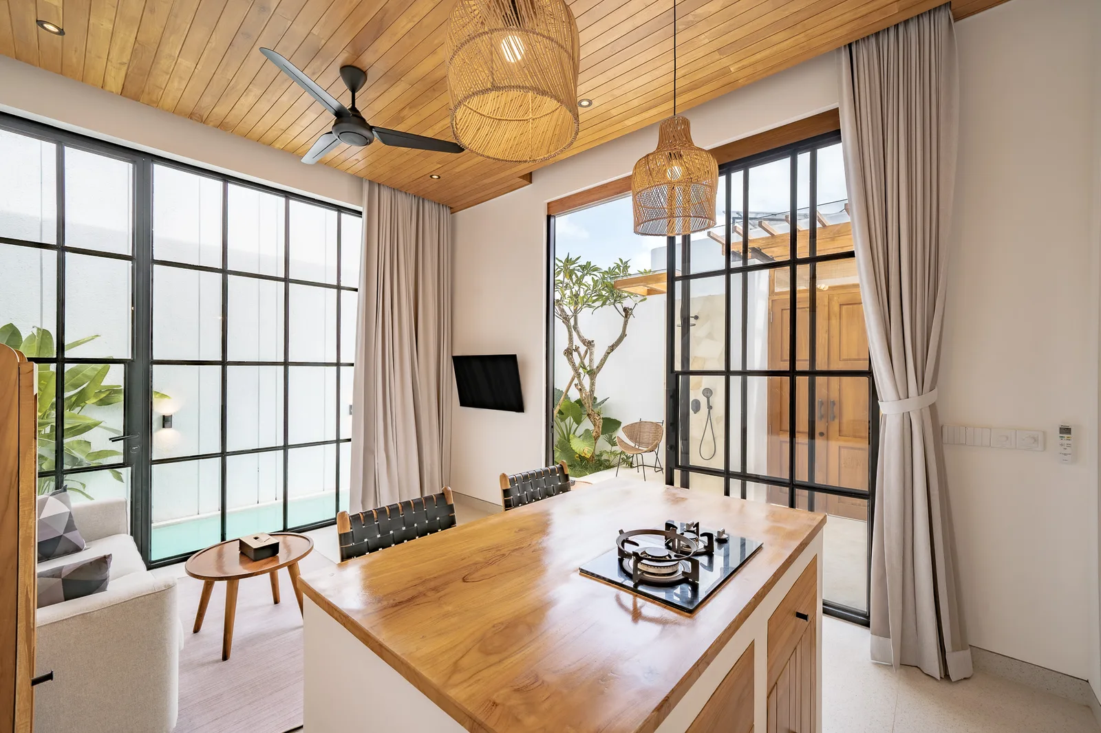 Villa Sunny Day Suites