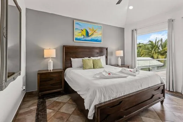 Casa Blanca Beachfront Estate
