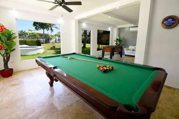 Casa Blanca Beachfront Estate