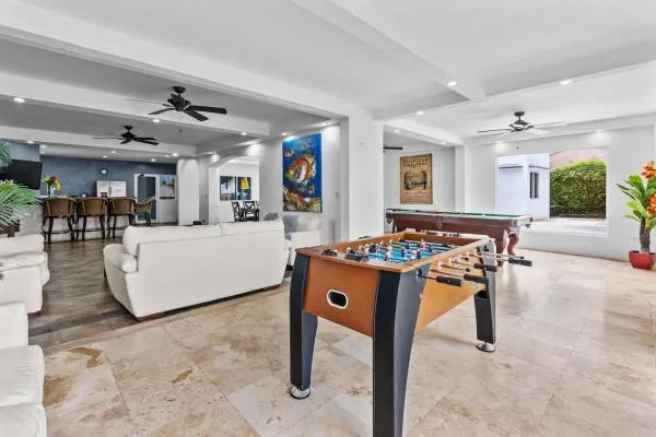 Casa Blanca Beachfront Estate