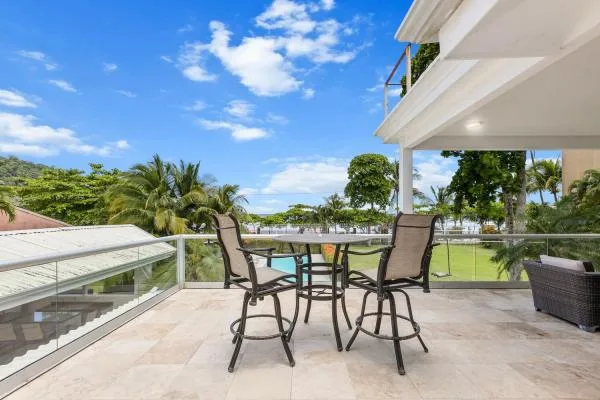 Casa Blanca Beachfront Estate