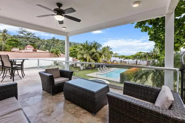 Casa Blanca Beachfront Estate