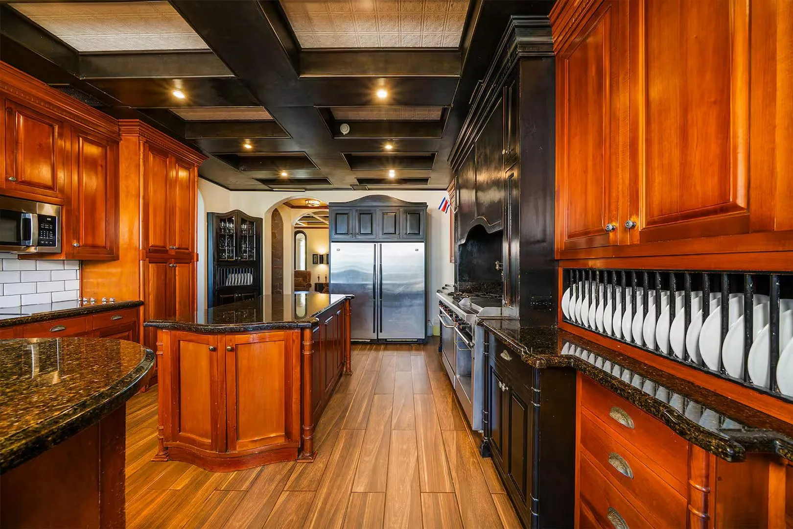 FL-01 — Beachfront Villa with Chef Service