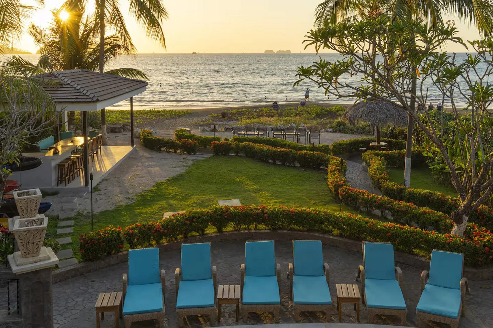 FL-01 — Beachfront Villa with Chef Service