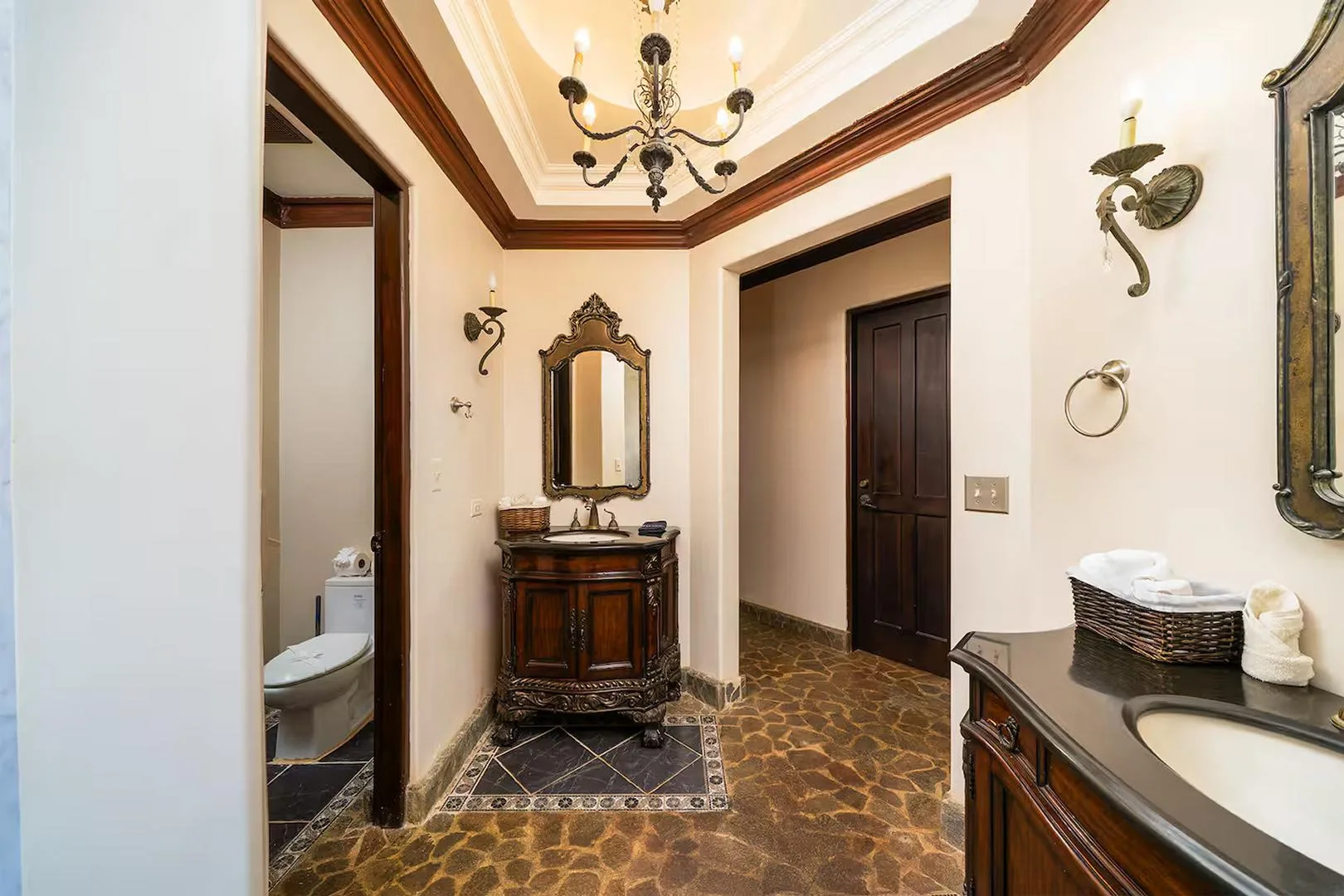 FL-01 — Beachfront Villa with Chef Service