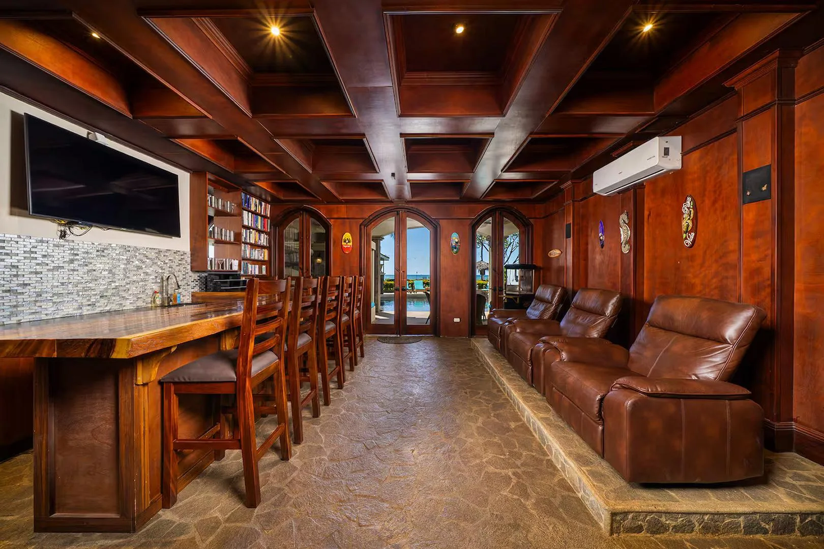 FL-01 — Beachfront Villa with Chef Service