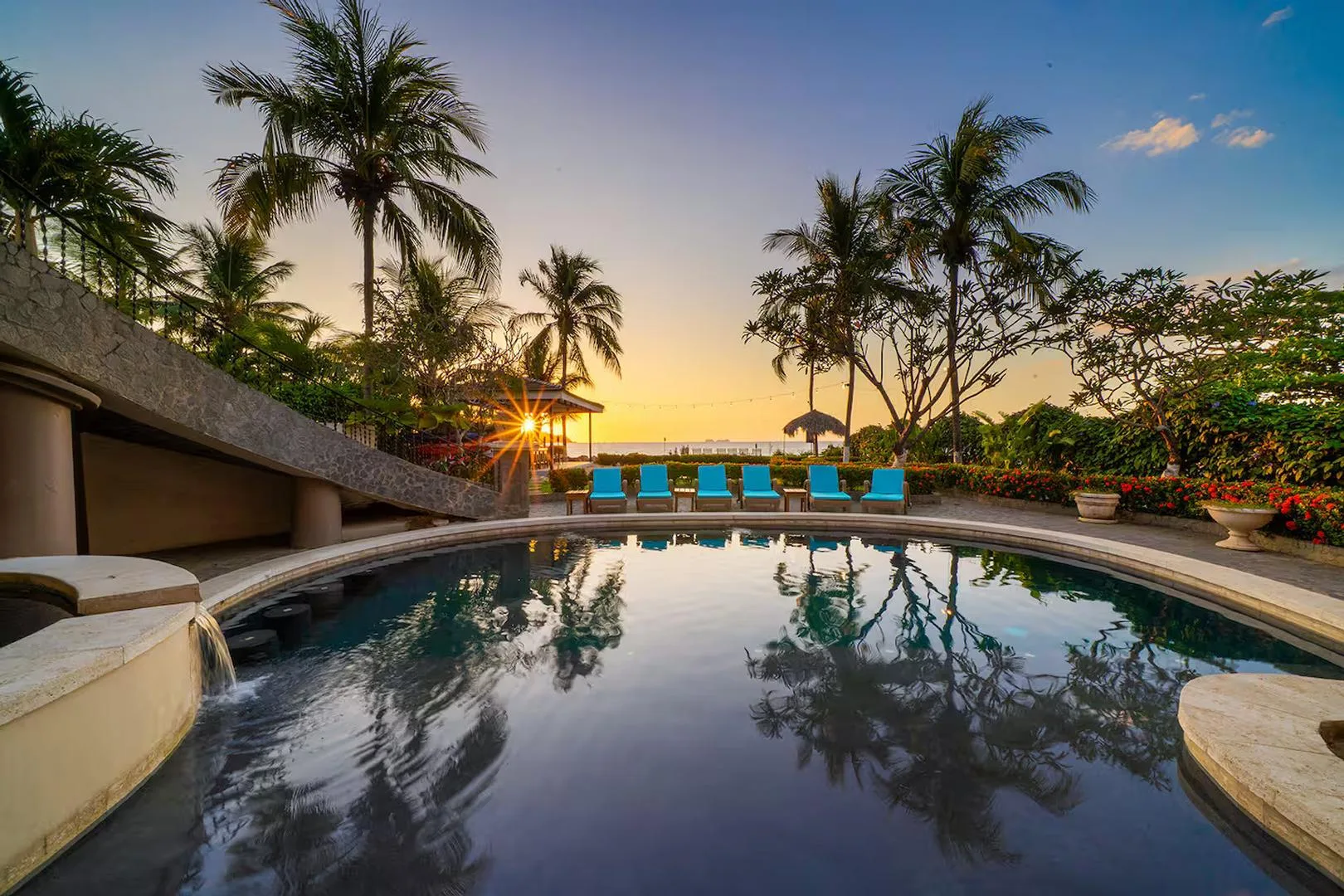 FL-01 — Beachfront Villa with Chef Service