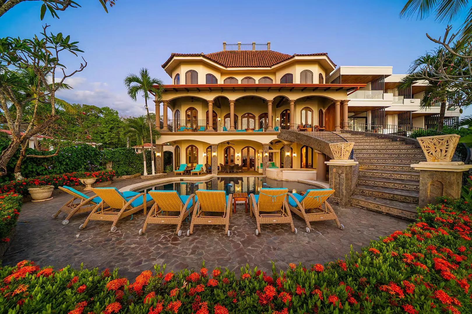 FL-01 — Beachfront Villa with Chef Service