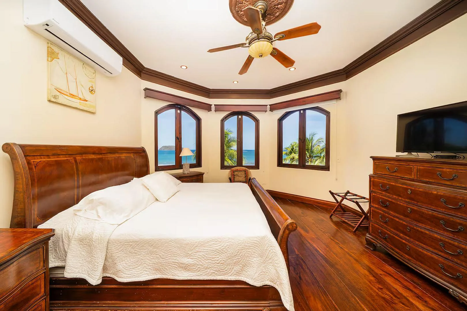 FL-01 — Beachfront Villa with Chef Service