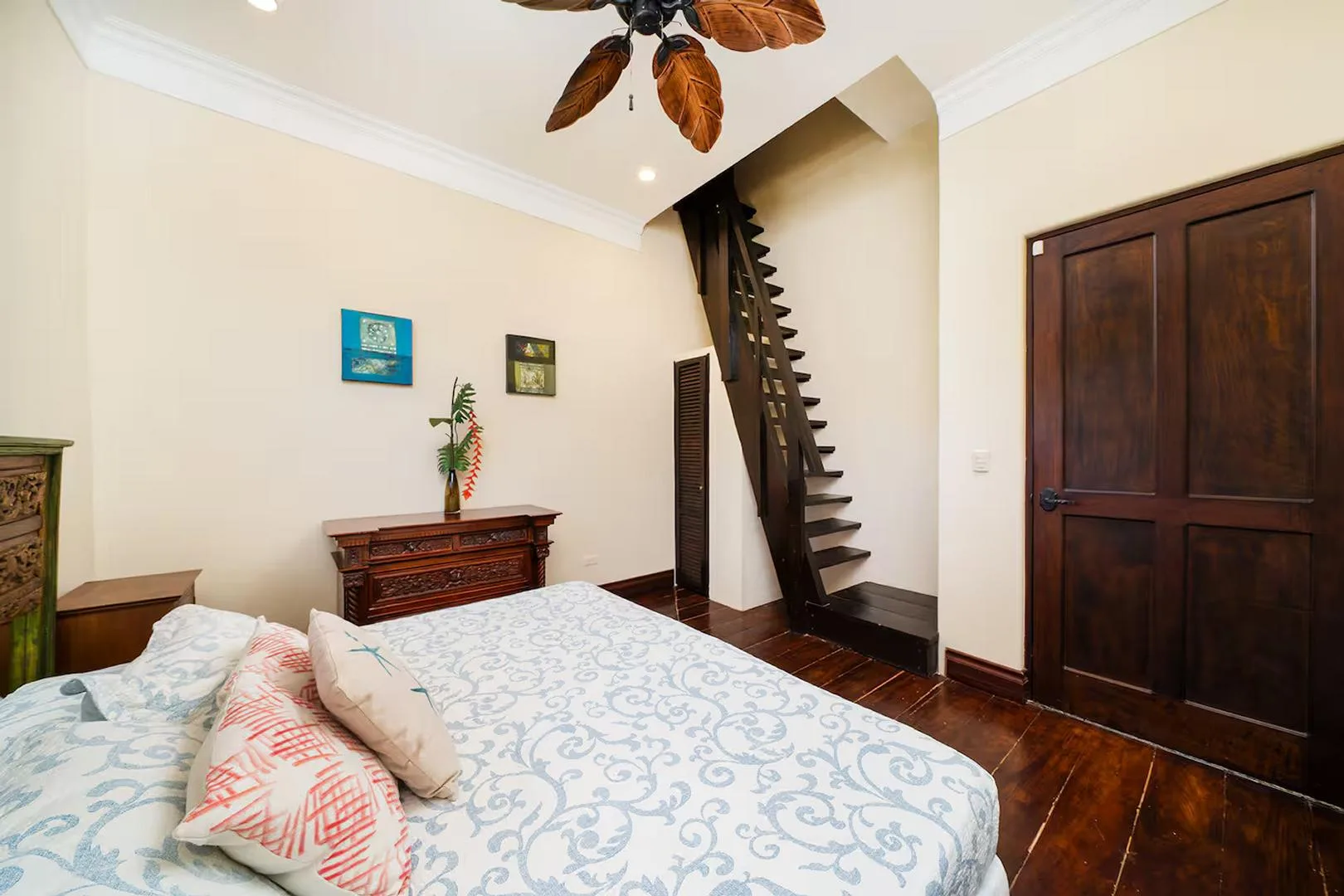 FL-01 — Beachfront Villa with Chef Service