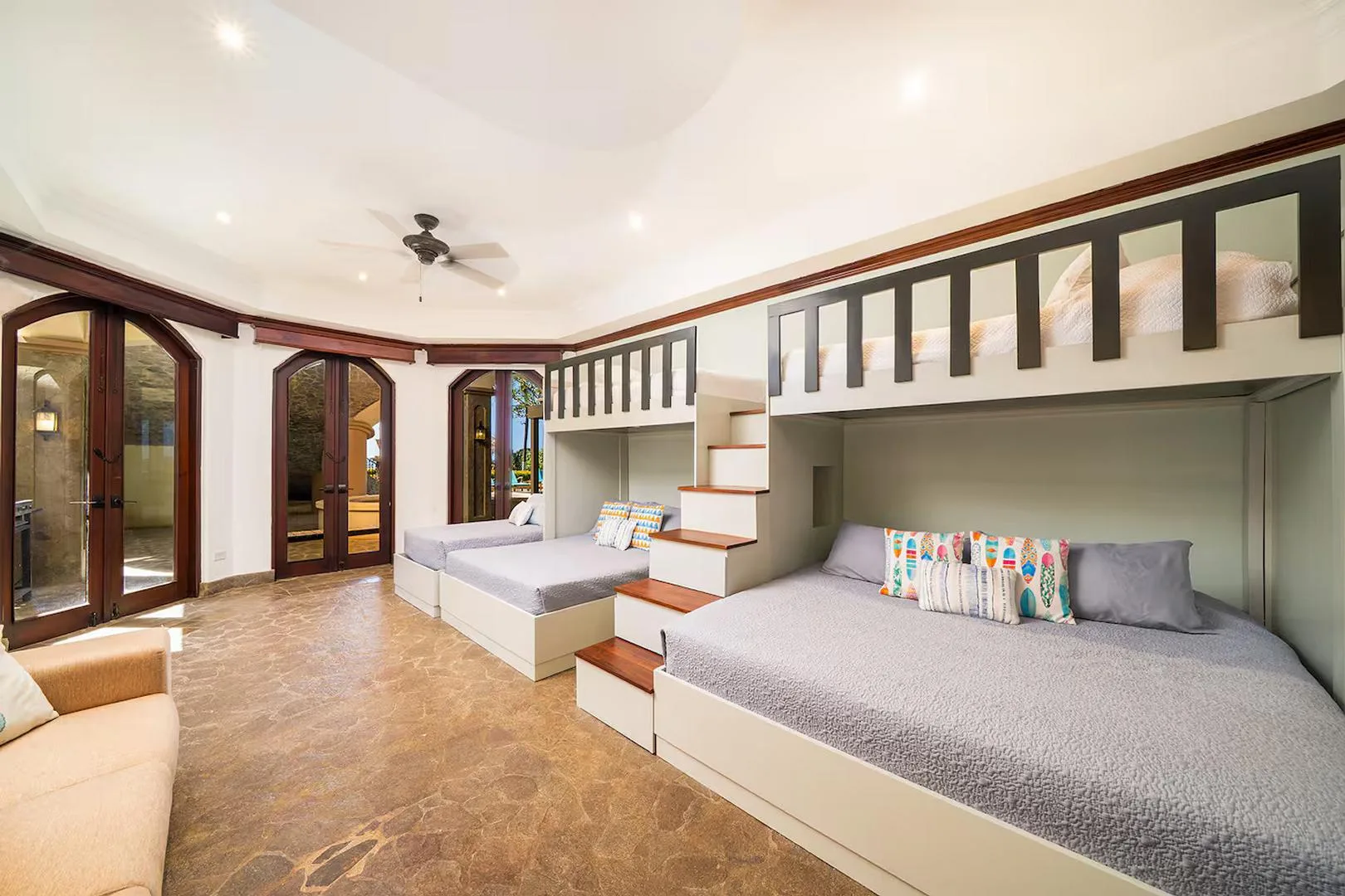FL-01 — Beachfront Villa with Chef Service
