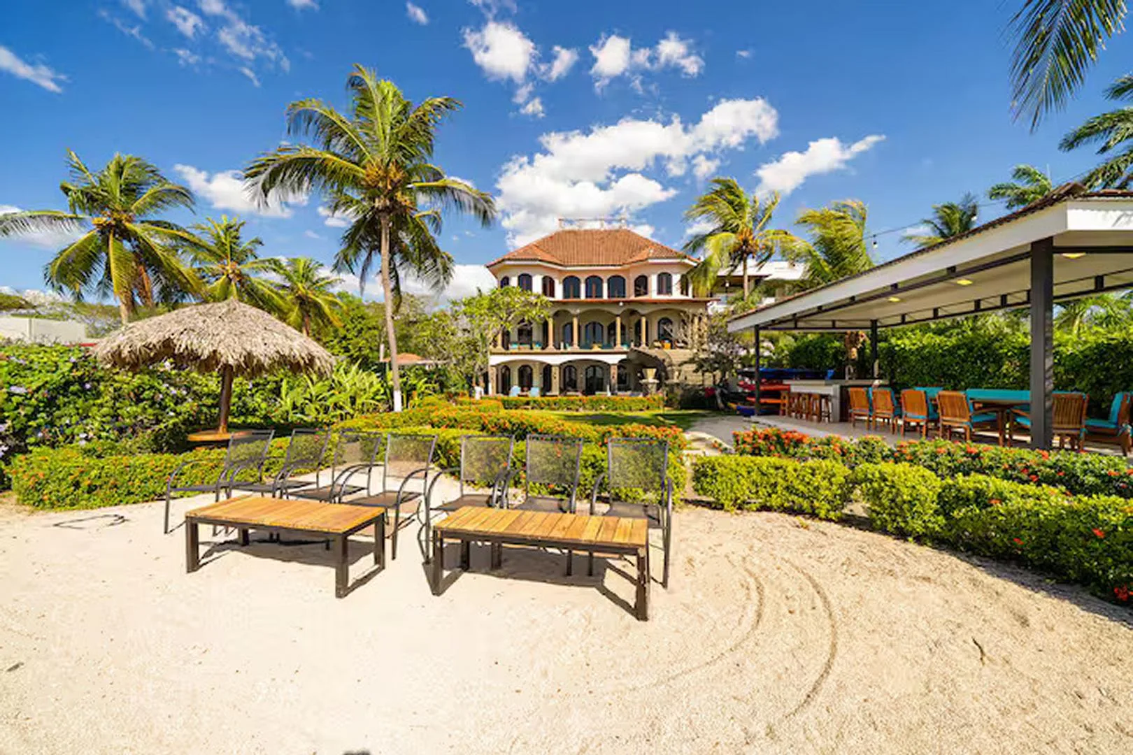 FL-01 — Beachfront Villa with Chef Service