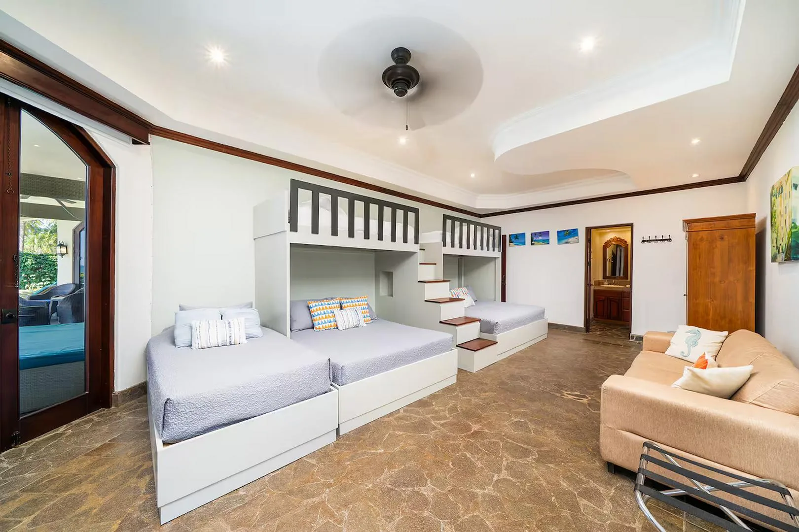 FL-01 — Beachfront Villa with Chef Service