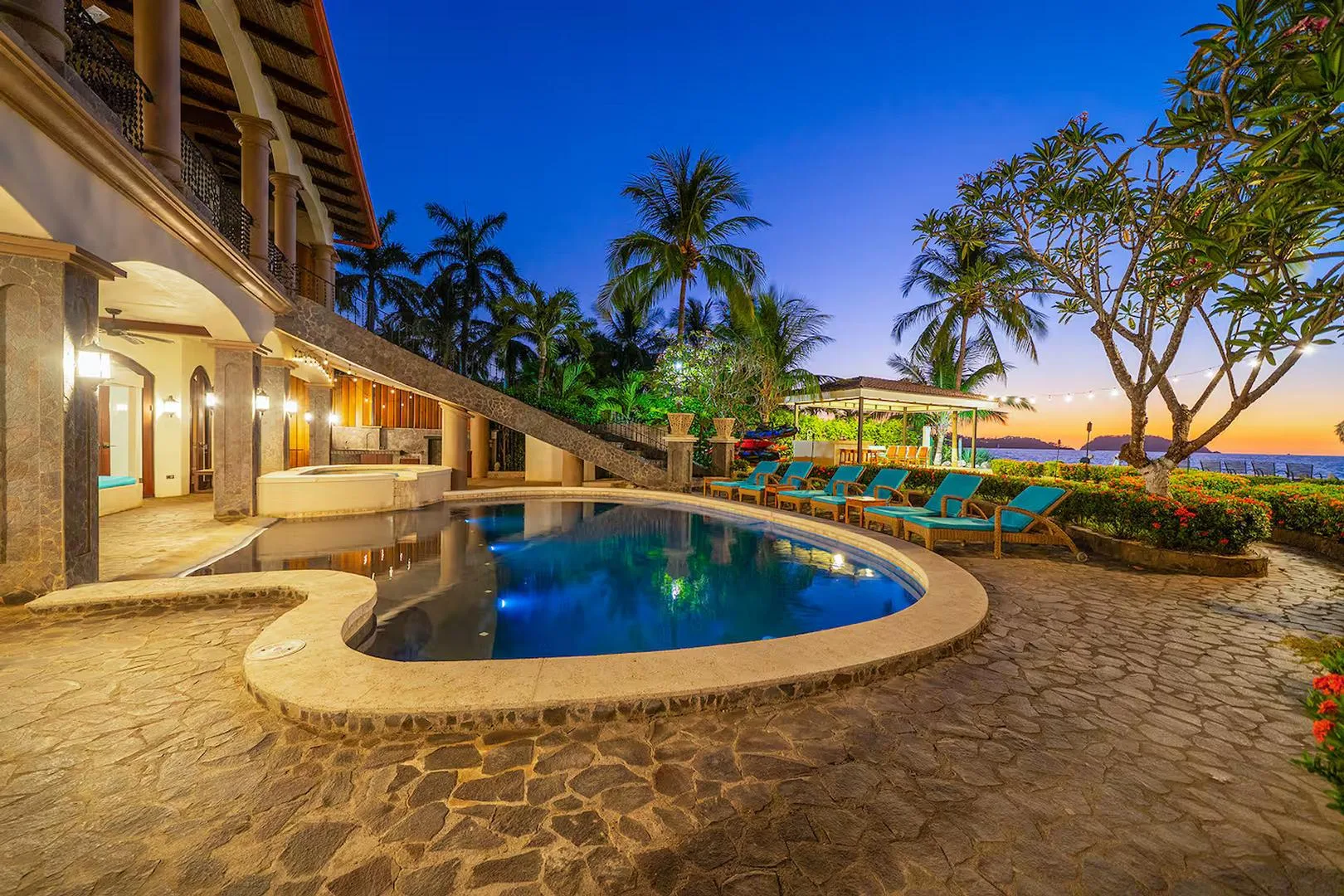 FL-01 — Beachfront Villa with Chef Service