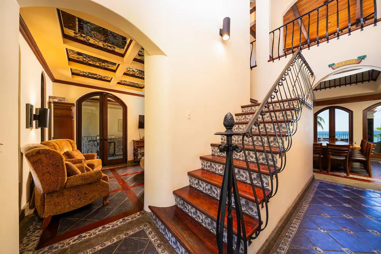 FL-01 — Beachfront Villa with Chef Service