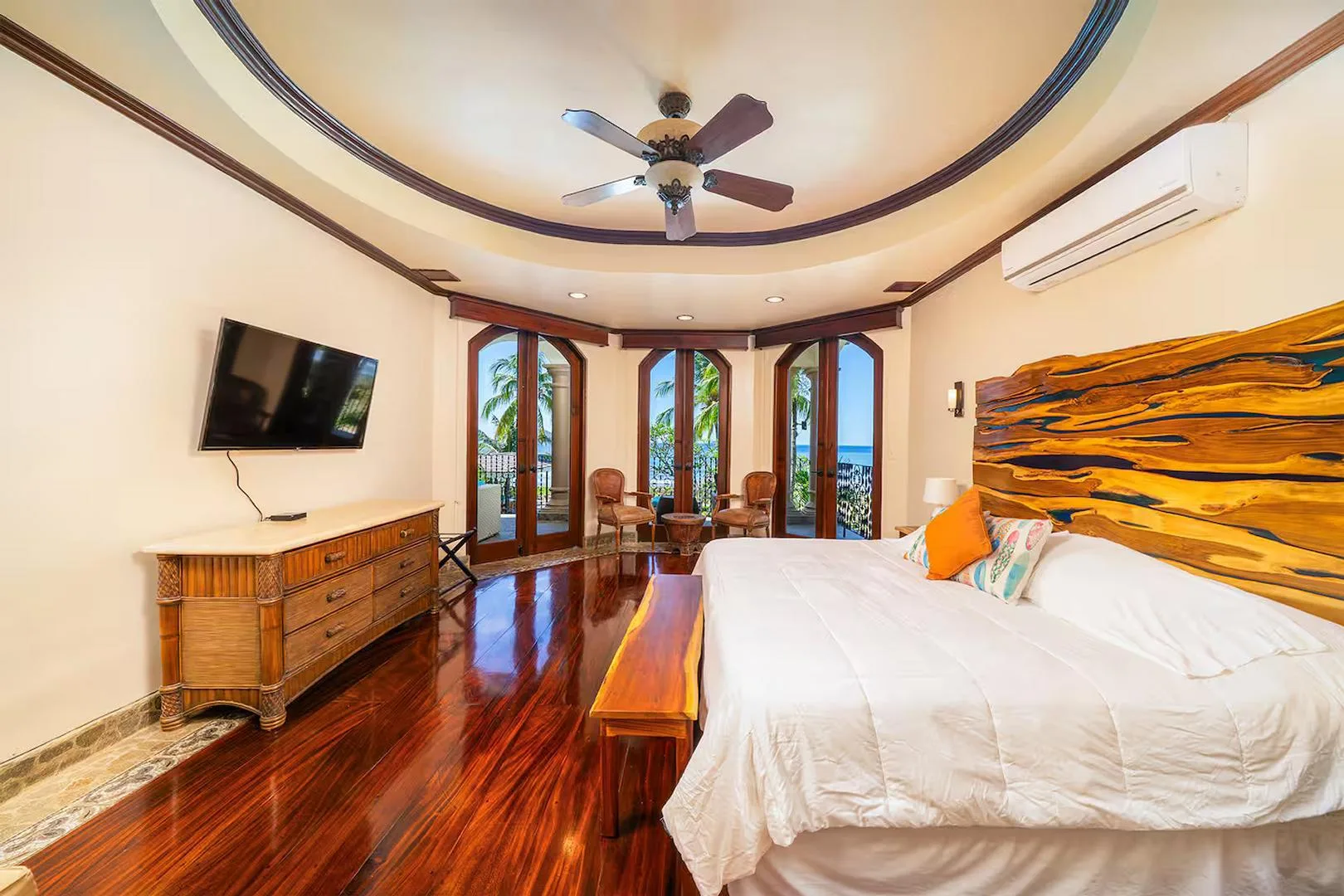 FL-01 — Beachfront Villa with Chef Service