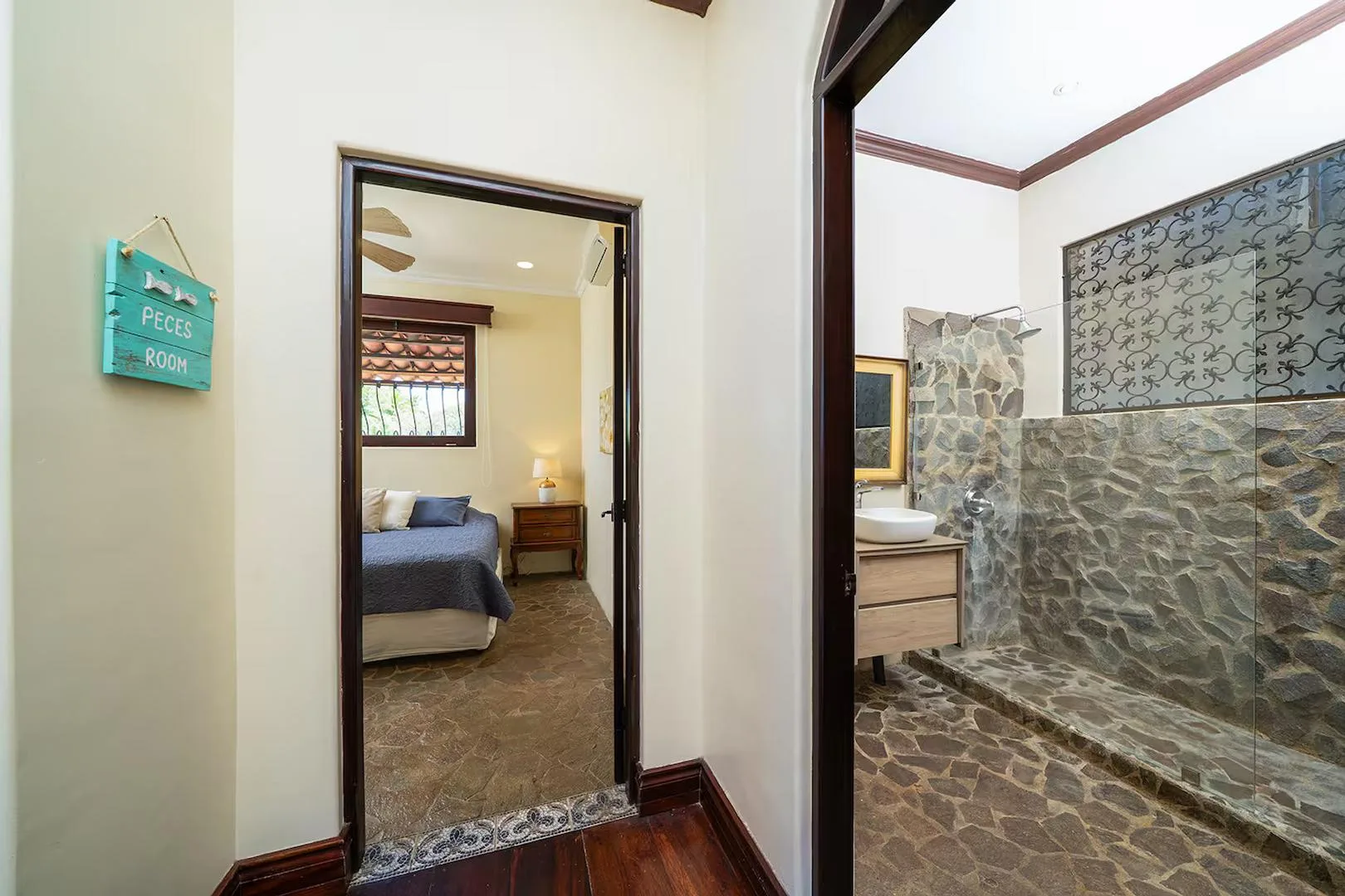 FL-01 — Beachfront Villa with Chef Service
