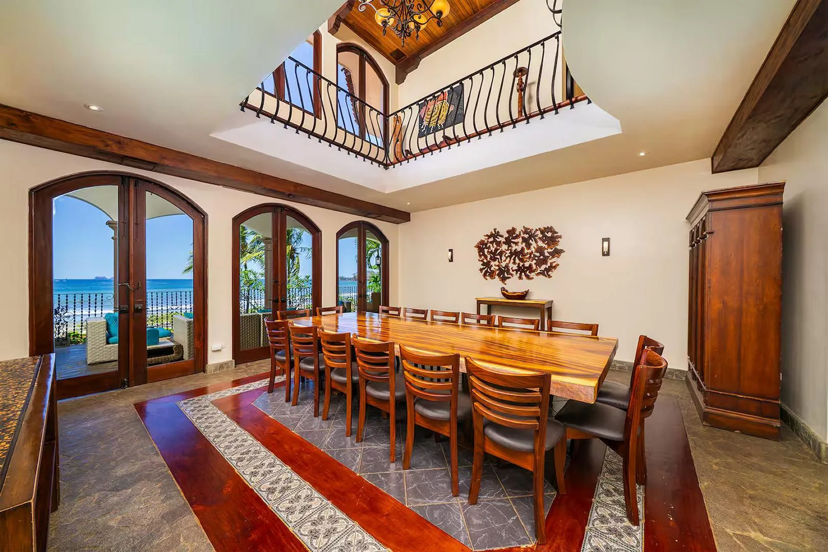 FL-01 — Beachfront Villa with Chef Service