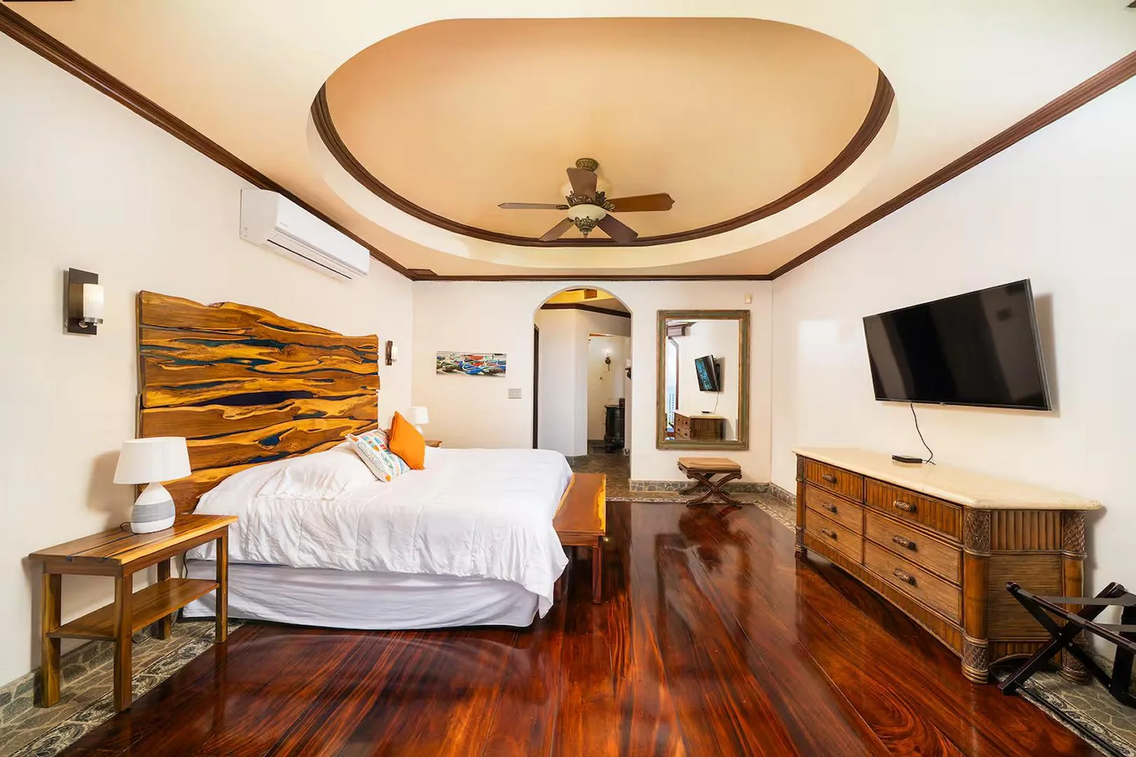 FL-01 — Beachfront Villa with Chef Service