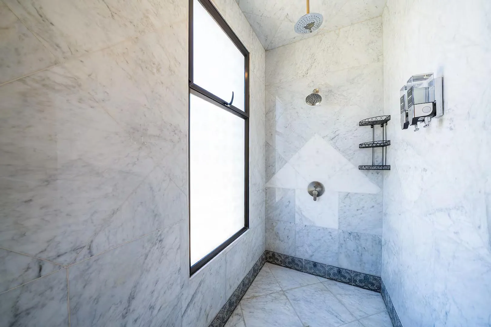 FL-01 — Beachfront Villa with Chef Service