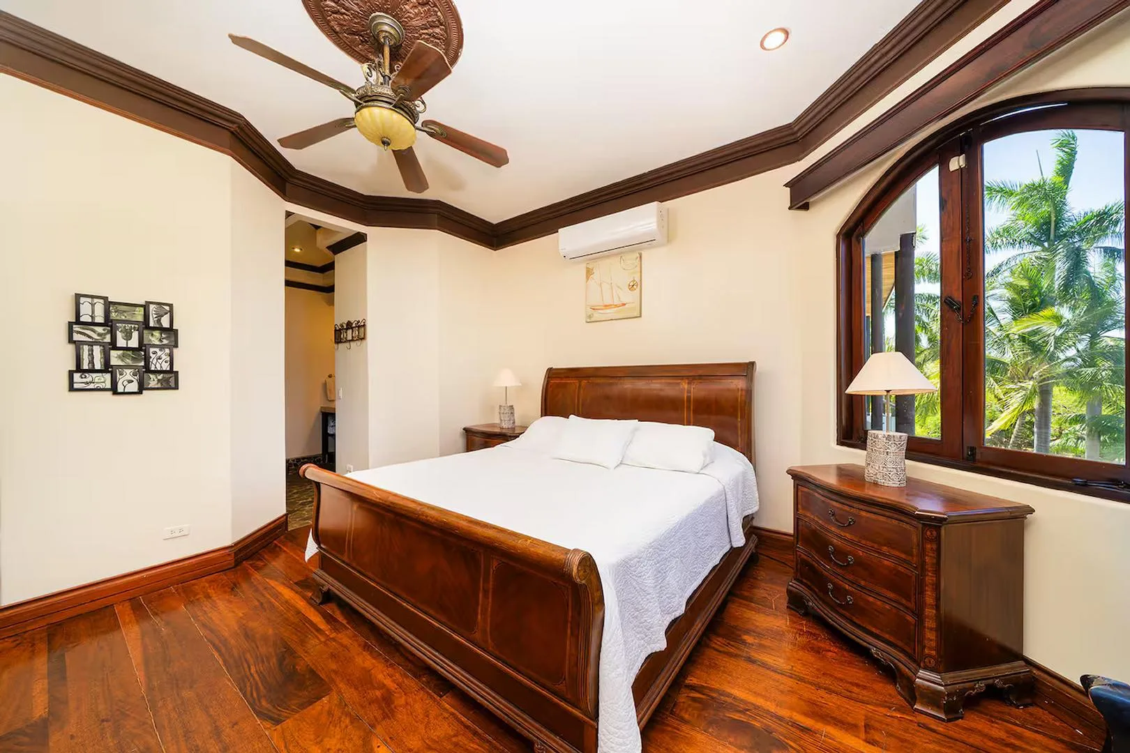 FL-01 — Beachfront Villa with Chef Service